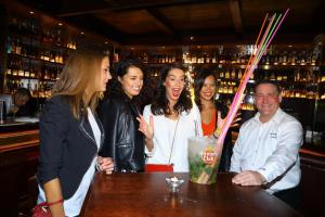 13.Nikol Buranskou čekalo překvapení v podobě narozeninového drinku