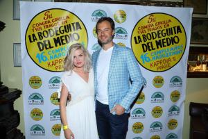 18.Nikol Štíbrová se na akci potkala s kamarádem a plastickým chirurgem Ondrou Měšťákem 