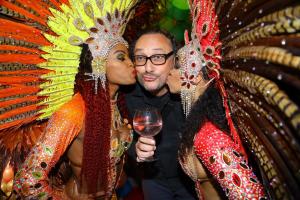 20.Marian Vojtko v obležení tanečnic