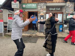 2 Mahulena tancila a lyzarsky instuktor Igor byl ve svem zivlu