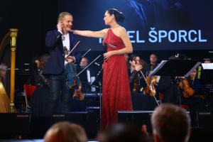 3 vyznani lasky 5R1A1744-477