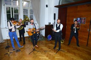 5 Circus Brothers - hvezdy vecera i hudebni sceny v CR5R1A6240-246