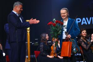 9Generalni reditel Generali Ceska pojistovna Roman Juras a generalni partner koncertu