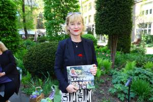 Dana Batulkova 5R1A4885-440