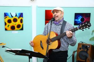 David na vernisazi zpival 5R1A4586-347