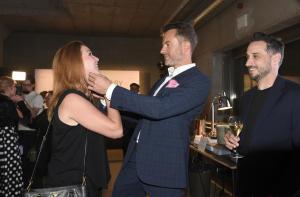 Debbie s manzelem a Ondrej vysetruje DS8832