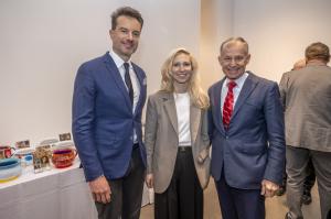 Dva lekari a autori Ondrej Mestak a Ota Schutz a Lucie Czendlikova