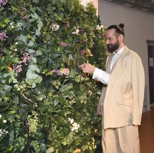 Michal zazvonil a dostal sklenicku  JDS8302