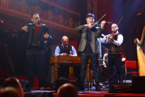 s cikanskou cimbalovkou